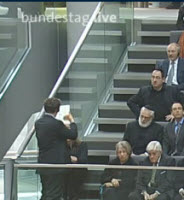 Mark mit Dolmi im Bundestag